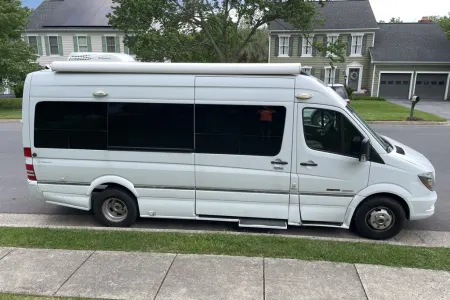 2015 Roadtrek Adventurous Class B Perfect for a small family