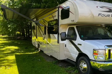 Memory Maker-2019 Thor Motor Coach Four Winds