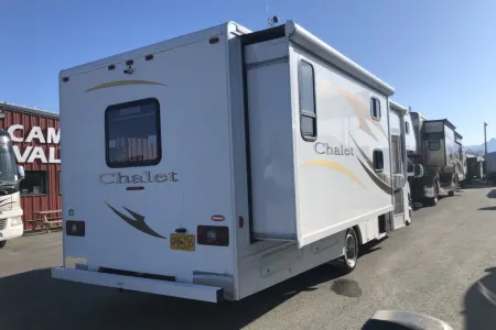 2014 Winnebago Chalet, 2 slide outs, queen main bed, bunk beds