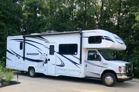 2018 Forest River Sunseeker - Easy to drive/operate, Comfy Coach!