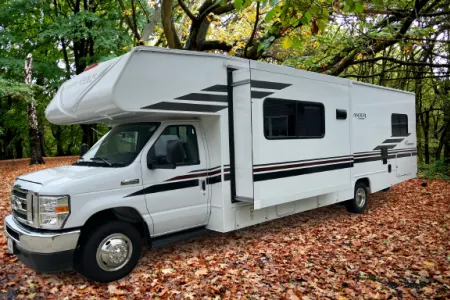 Modern 2023 Coachmen Freelander w/Bunkhouse and Roomy Interior