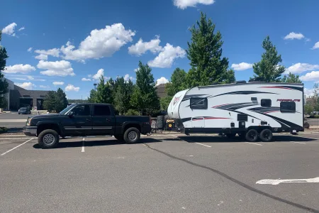 2017 Pacific Coachworks Blaze'N-Lots of amenities included!