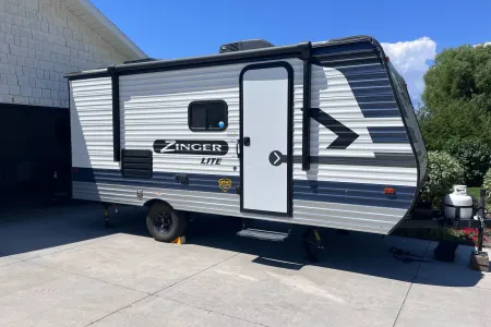 2021 Zinger Lite 18BH