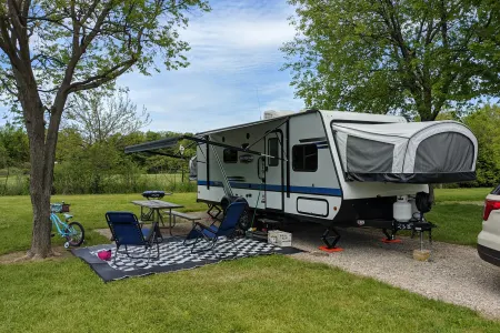 Adventure-Ready - Jayco Hybrid-Sleeps 6, Delivery/Setup Available
