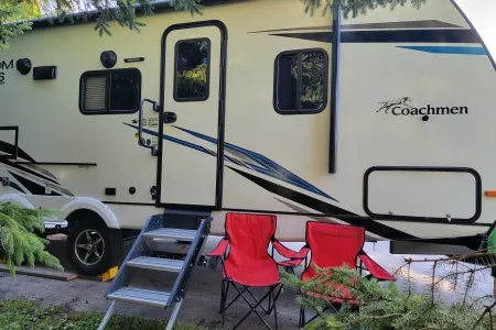 Escape-Explore-Experience with the 2022 Ens' Coachman Freedom Express