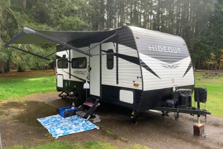 Rose — Your Cozy Cabin on Wheels