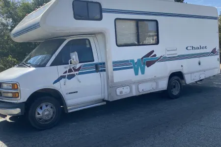 2000 Winnebago Chalet