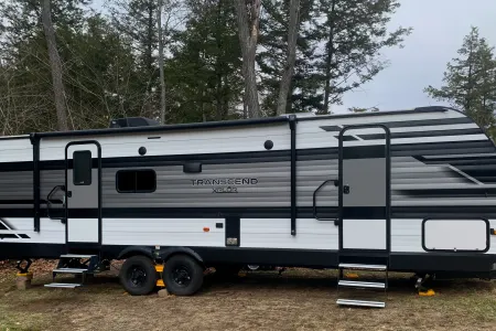 Camp in luxury! Sleeps 6 (Delivery/Set up/Pick up)