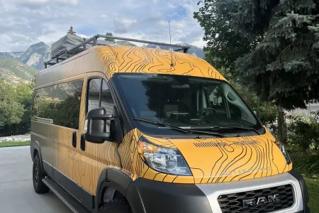 Luxury Adventure Campervan - Yellow