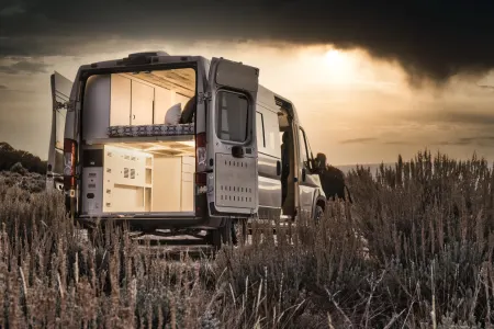 JEAN CLAUDE VAN VAN - 2022 Fully Loaded Four-Season Camper