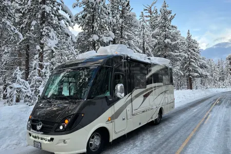 Big Bertha Compact Luxury Mercedes Winnebago 25ft Motorhome