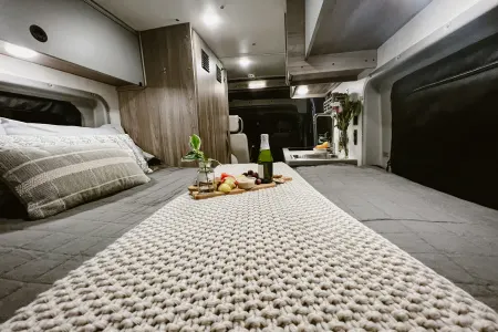 Beyond Glamping - Starlink Included - The Silver Spoon