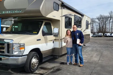 “Best Price Around” 2018 Winnebago Minnie Winnie 32ft w/slideout
