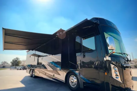 RV Queen's New 2023 Tag Axle Diesel Pusher, Bunks, 2 Full baths "Buc-ee"