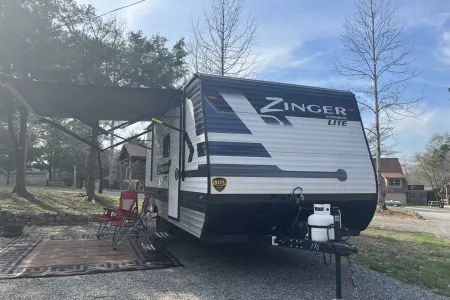 Delivery Only 2022 Crossroads Zinger Lite 18BH