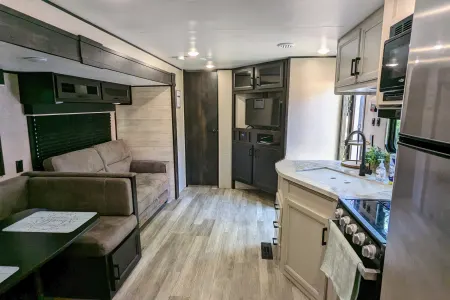 SPACIOUS | Fully Stocked | Big Family & Pet Friendly