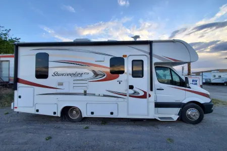 2016 Forest River Sunseeker "Tasha"