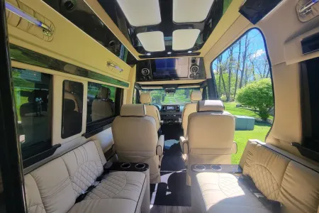 (Luna) MAD-Daycrusier Luxury 8 Passengers