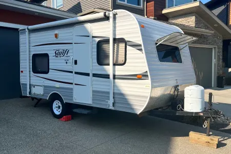 Adventure Awaits: Your Ultimate Mobile Escape(Minivan,suv towable)