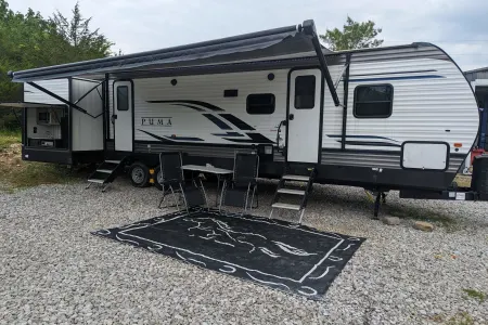 Lu & Ry 2021 PUMA with giant bunk room