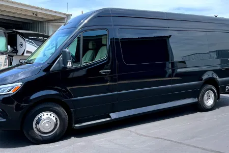2024 Ultimate Toys Ultimate Coach Sprinter