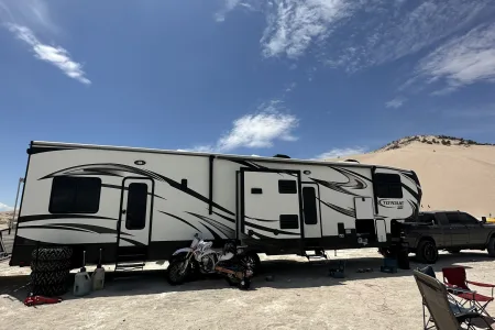 The In-Laws. Two FULL Bathrooms.
