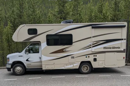 2022 Winnebago Minnie Winnie