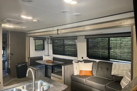 Family sized Camper with Bunkroom