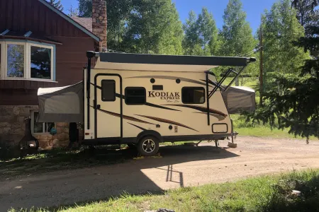 2017 Dutchmen Kodiak Express- 18 foot Hybrid