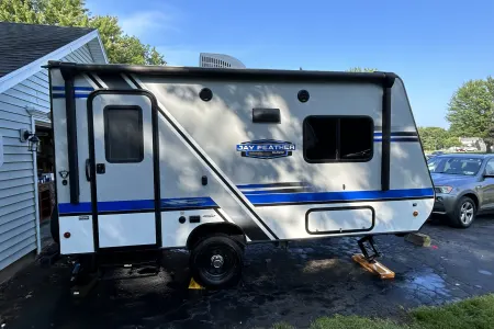 Apollo Travel Trailer - Jay Feather 7 (2018)