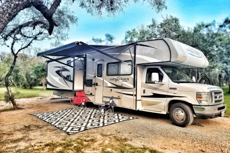 Completely Renovated! "Lucky" the Leprechaun Coachmen Bunkhouse *Sleeps 10*