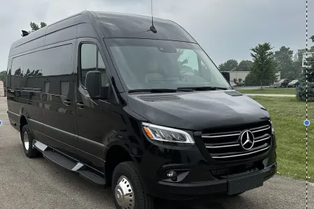 2024 Vanz2Go Ultimate Toys Ultimate Coach
