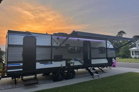 BRAND NEW! 2023 Pioneer BH270 Pristine, Sleeps 8+, Amenities++, & Add ons.