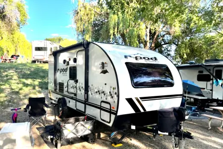 KERMIT - NEW  R POD 193  Sleeps 5 - Off grid with Dual Lithium batteries an