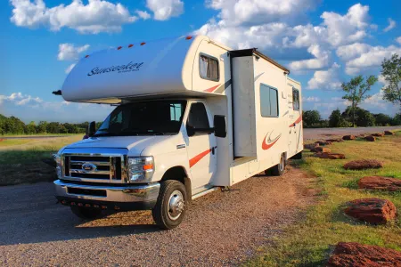2015 Forest River Sunseeker, 3170DS Model