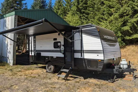 The Happy Camper Hideout - 2023 Keystone Hideout 181BH