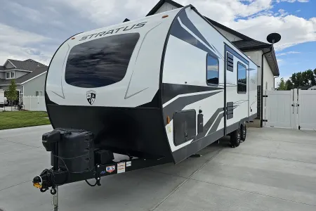NEW 2022 Venture Stratus