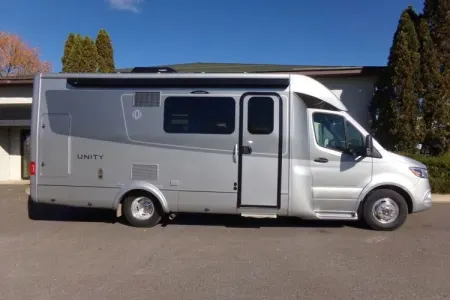 2022 Leisure Travel Vans Unity MB24