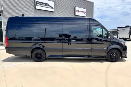 2024 Midwest Automotive Designs Luxe D6 - Family Vacation Machine