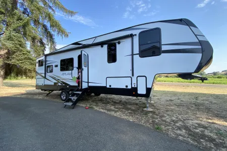 2020 Atlas Fifth Wheel BUNKHOUSE
