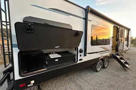 Palomino Solaire - Premium Luxury Travel Trailer • Sleeps 6