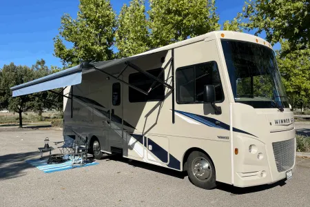 2021 Winnebago Sunstar Class A