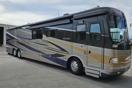 2008 Monaco Dynasty Squire IV