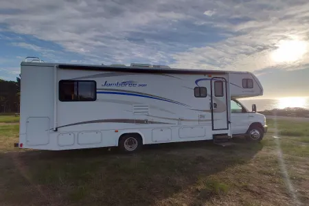 Fully loaded 2011 Jamboree Motorhome