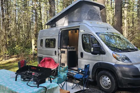 2022 Winnebago Solis 59P with 2000 watt off grid power