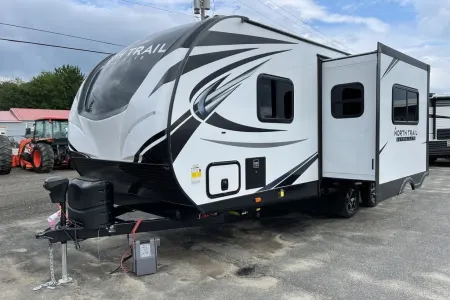 2021 Heartland RVs North Trail 24BHS (24-foot bunkhouse)