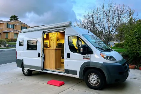2017 Ram promaster 2500/Sleep 4 Seat 4 500W Solar