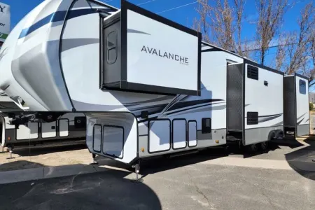 2022 Keystone Avalanche 378BH- A2007