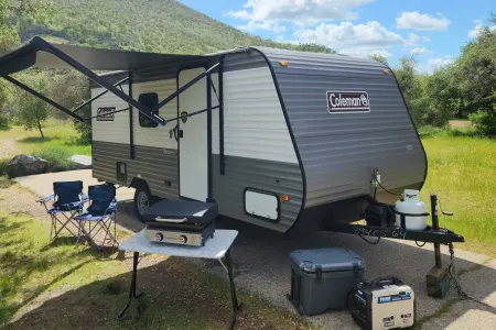 2023 Coleman 17B Easy Towing Pet Friendly