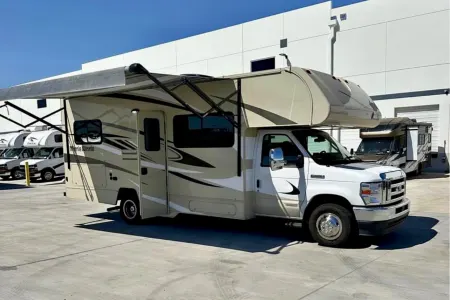 2022 Winnebago Minnie Winnie 25b